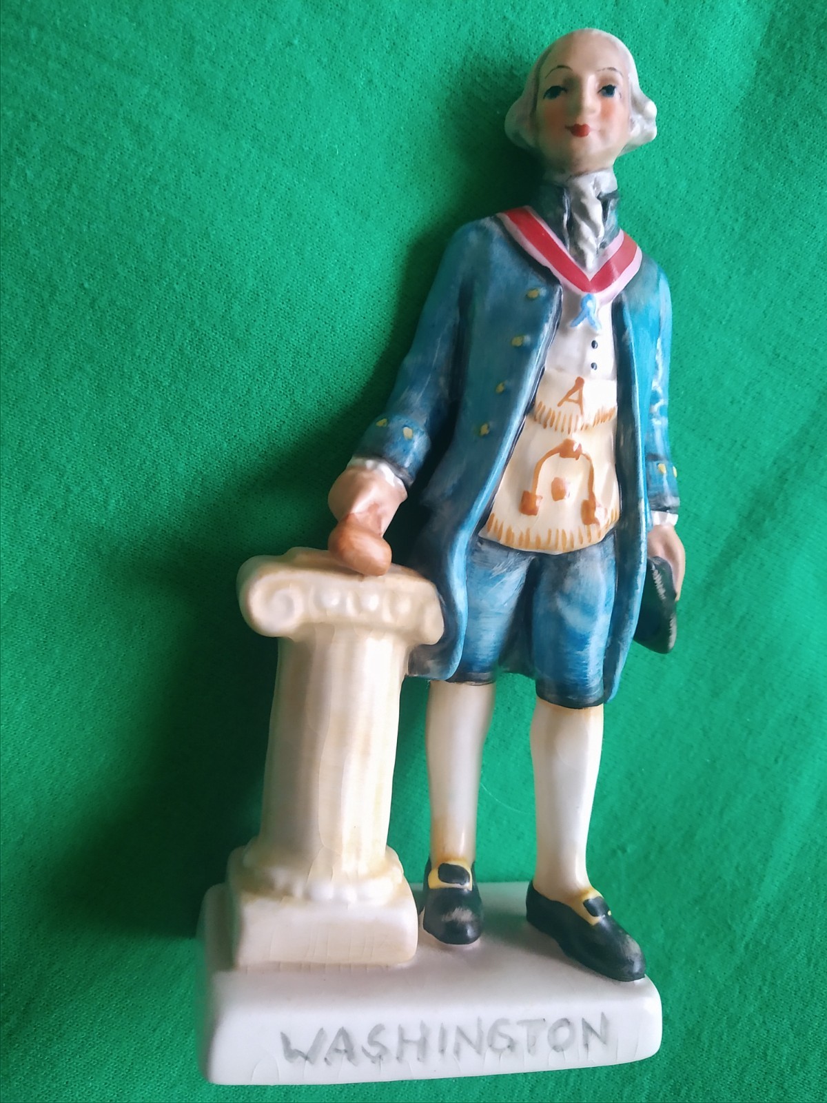 Vintage 1957 Geo Washington in Masonic Garb Goebel Porcelain Figurine, W Germany