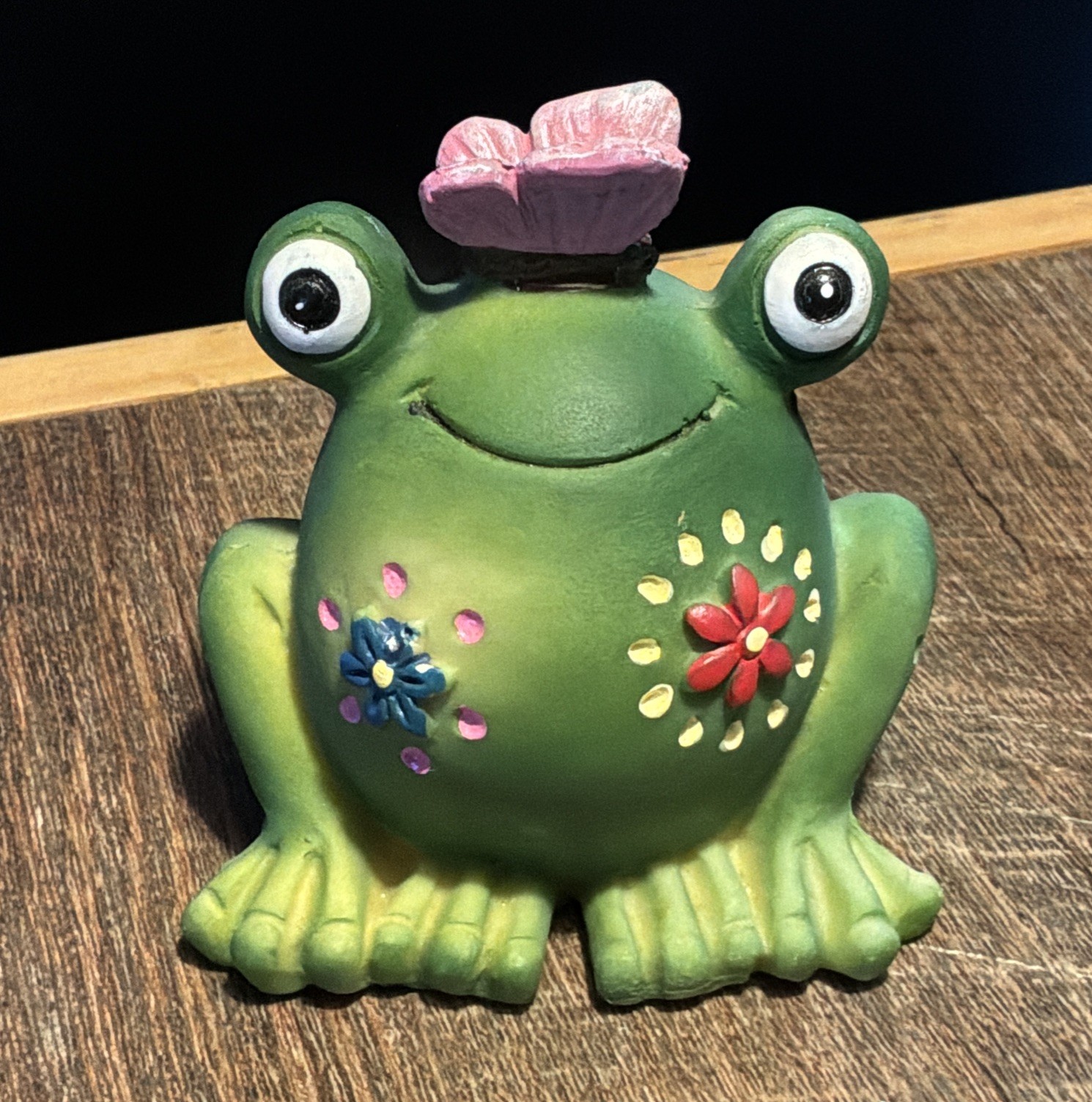Resin Happy Frog Figurine w/ Pink Butterly & Flowers Indoor Plant Decor 3.5\