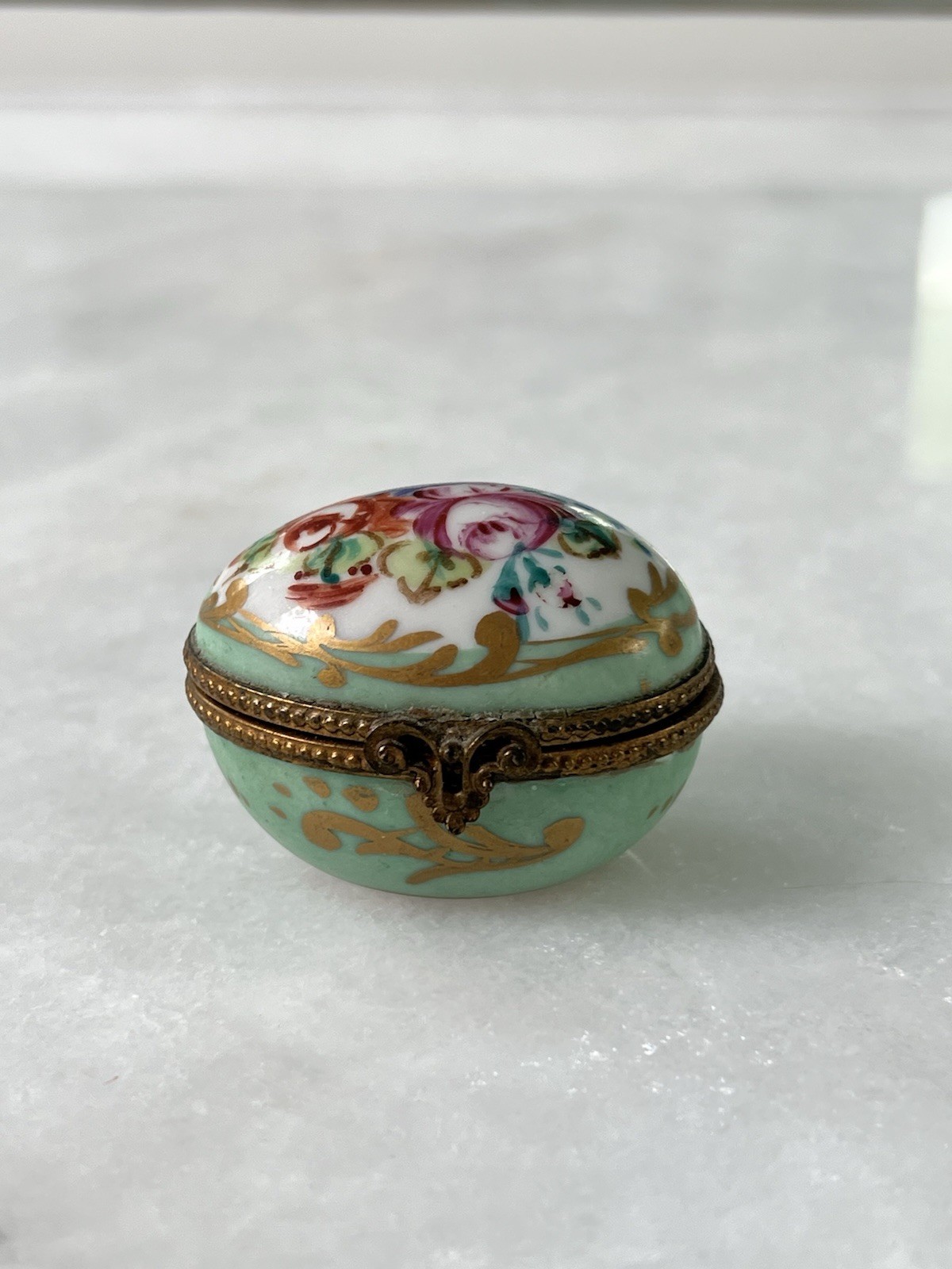 Small Limoges Antique Egg Trinket Box. Peint Main. Beautiful Detail