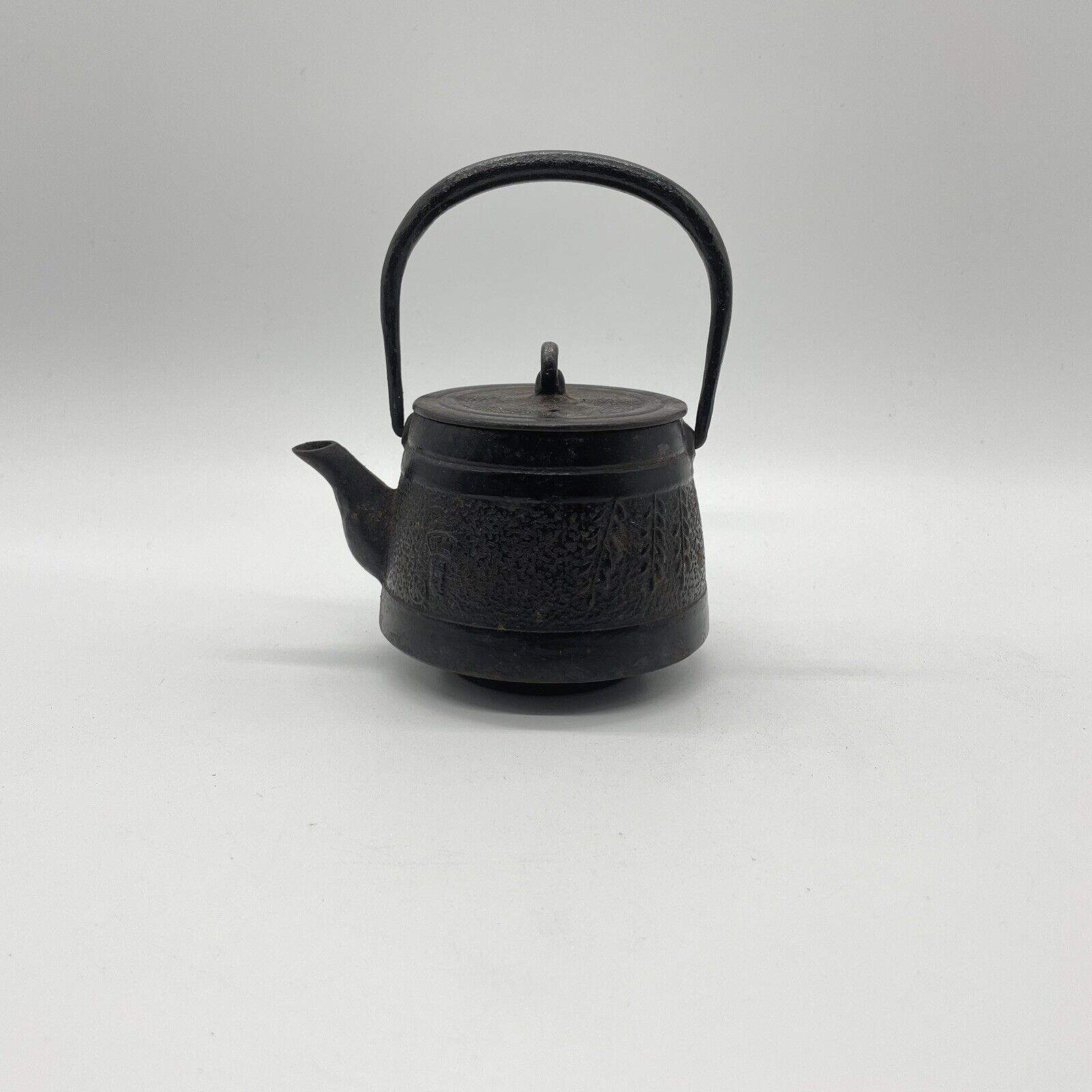 Small Teapot Nanbu Tekki Black Tetsubin Frog Cast Iron Signed Vintage Japan n03