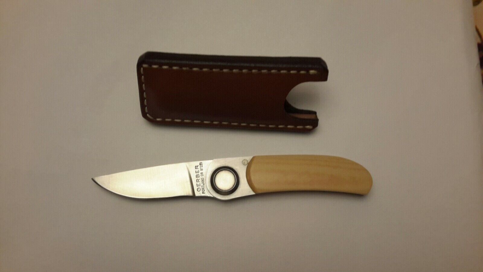 LIMITED EDITION PAUL KNIFE BY GERBER WITH VINTAGE LEATHER HOLSTER