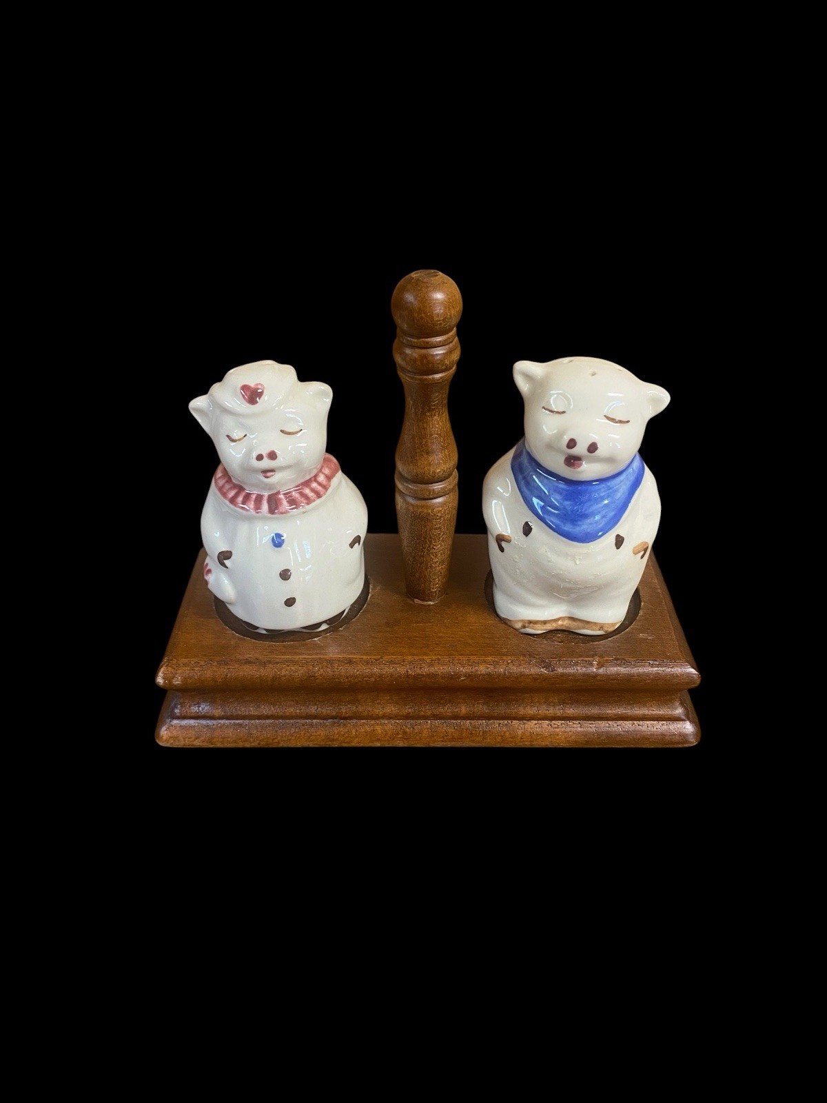Shawnee Kitschy Pottery Smiley Pig Salt & Pepper Shakers Vintage 40-50 W/ Stand