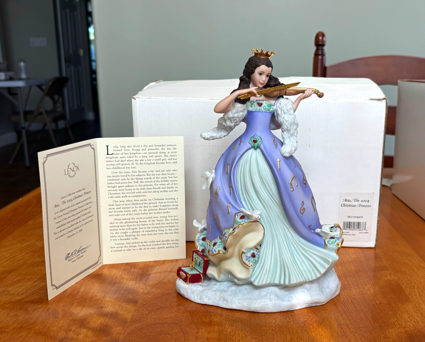 Lenox Aria 2004 Christmas Princess Porcelain Figurine 10\