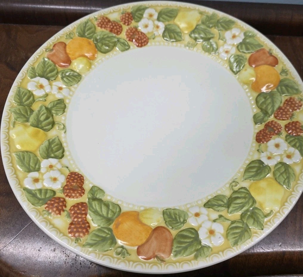 Vtg Metlox A Della Robbia  10.5\