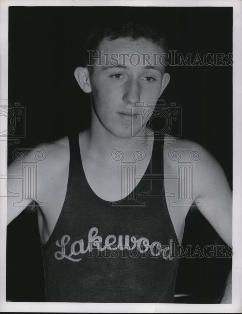 1951 Press Photo Lakewood Ohio track runner Ian Ulen - net12004