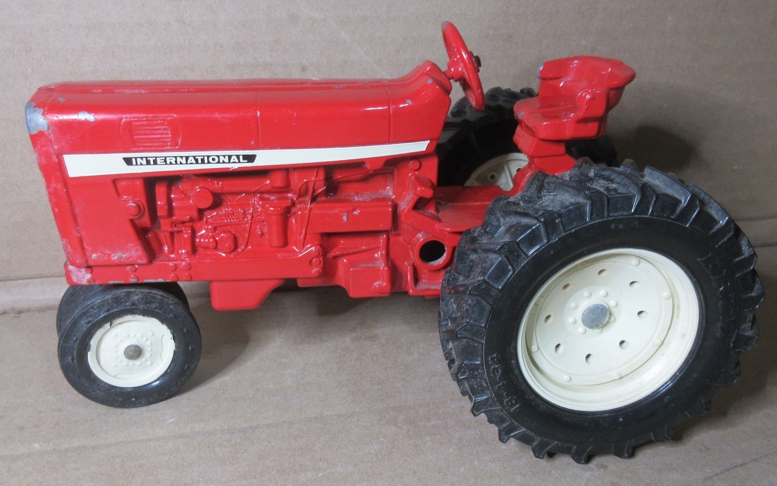 Vintage International Harvester 706 ERTL Toy Tractor Made in USA 756 806 856 656