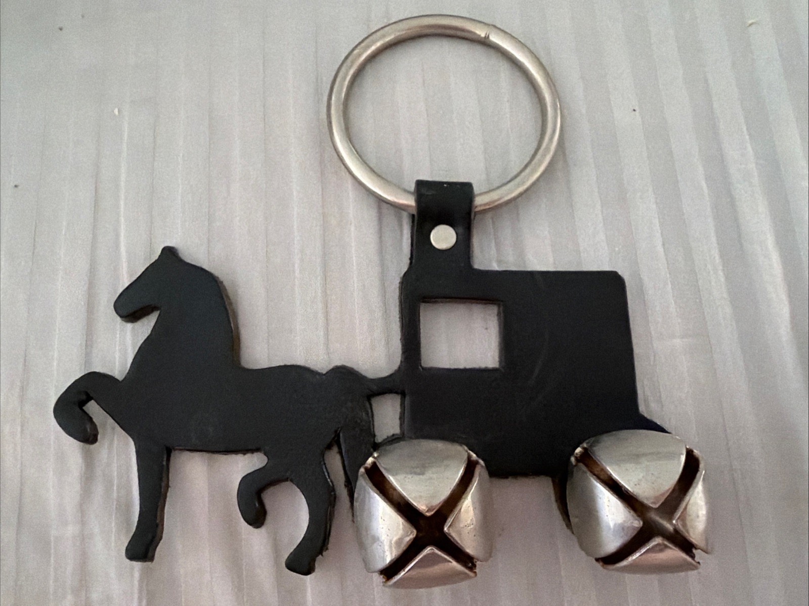 VINTAGE HANDCRAFTED AMISH BUGGY DOOR CHIME BLACK LEATHER SLEIGH BELLS USA