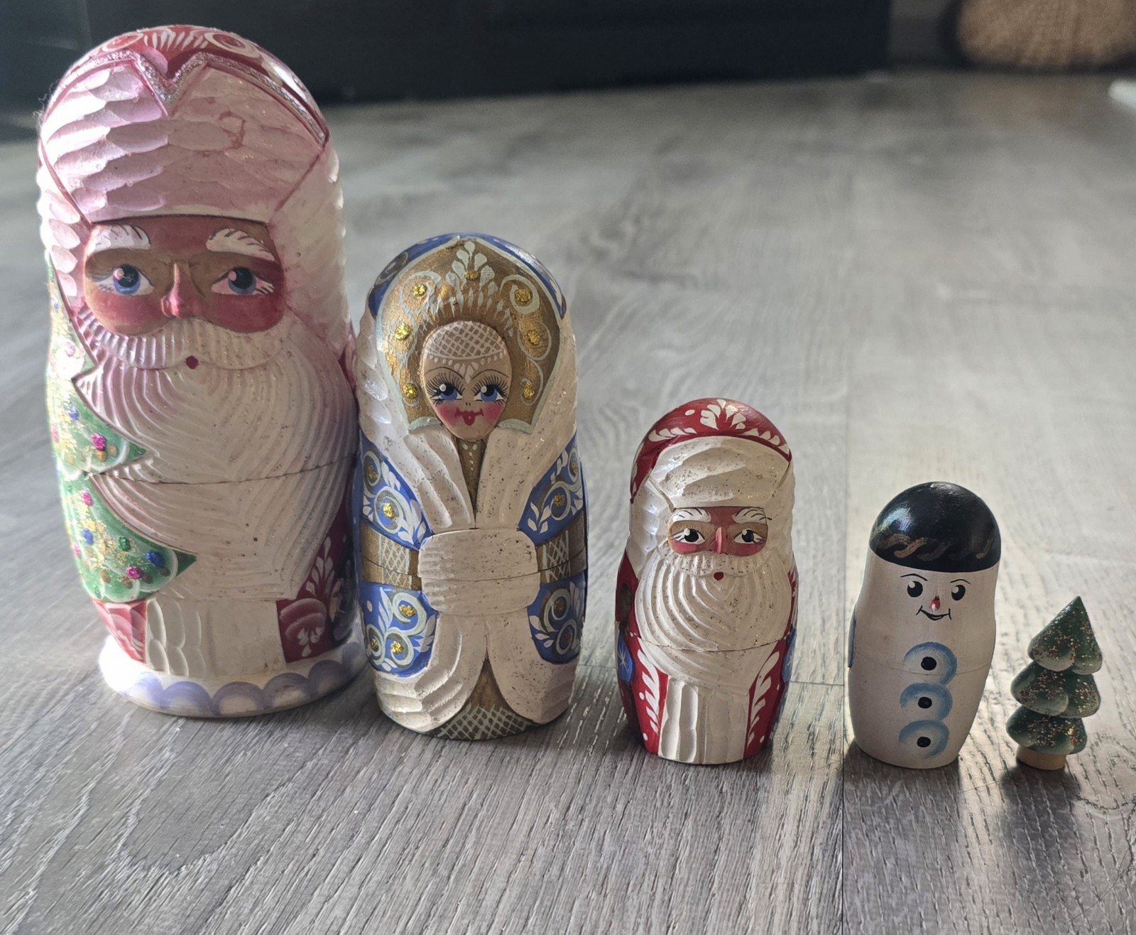 VTG Hand Painted Carved Russian Santa Matryoshka Nesting Doll 5 Pce Set * Read VTG Hand Painted Carved Russian Santa Matryoshka Nesting Doll 5 Pce Set * Read