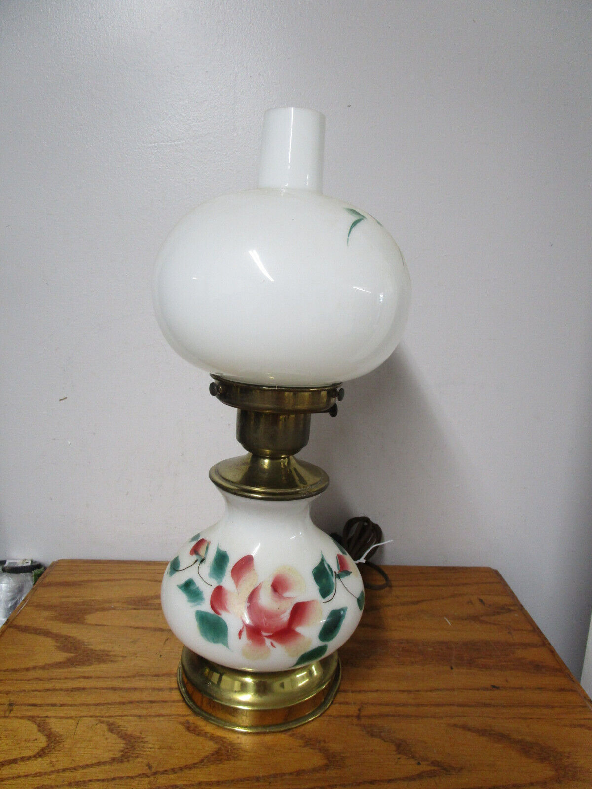 Vintage Gone With the Wind Hurricane Table Lamp & Globe Floral Electric 17\