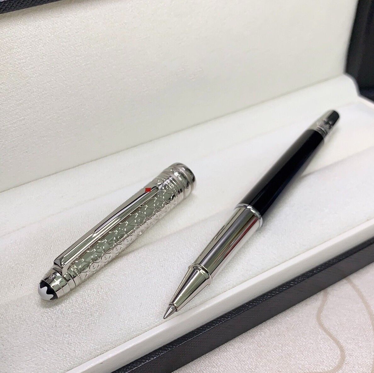 Luxury Metal 164 ATW 80 days Series Black-Silver Color 0.7mm Rollerball Pen