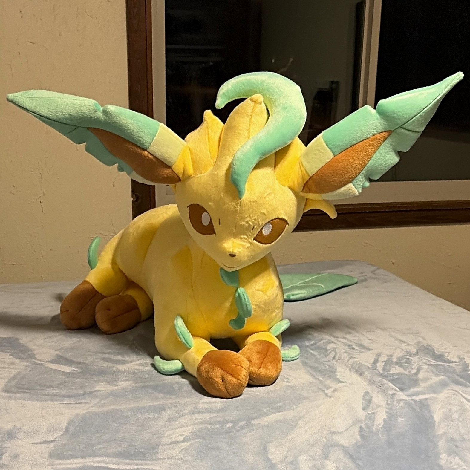 Leafeon Pokemon Center REAL Pokédex SIZE New with tags, box and wrapping
