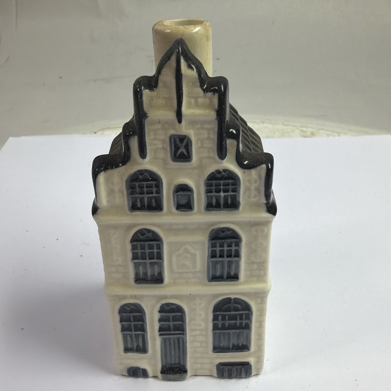KLM Bols Blue Delft House #22 Empty Bottle