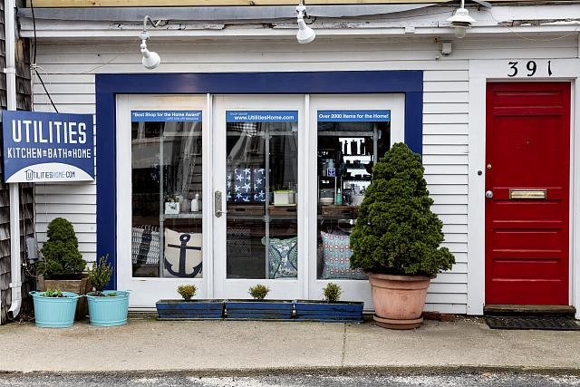 Photo:Provincetown Massachusetts 1900s Shopfront Red Door Cape Cod Shop