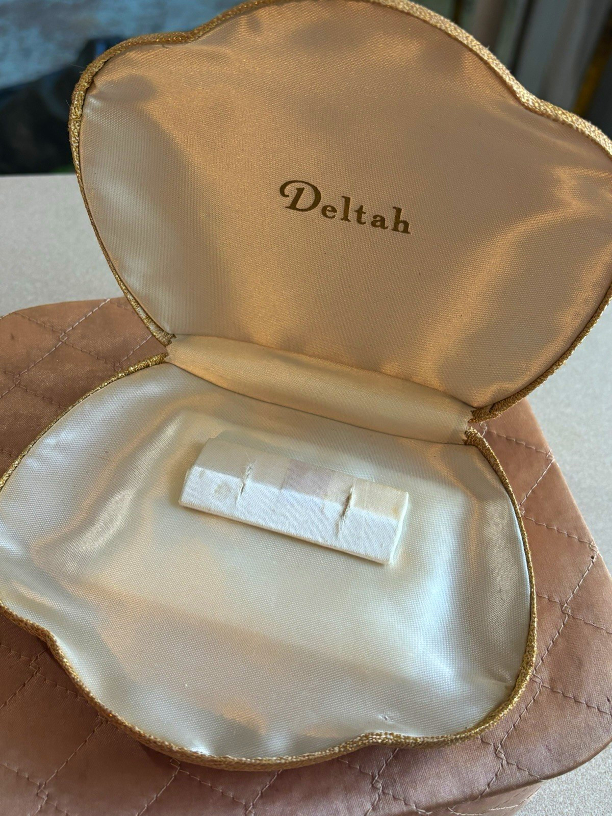Vintage Deltah Gold Jewelry Presentation Box Satin Lined MCM Pearl Necklace Case Vintage Deltah Gold Jewelry Presentation Box Satin Lined MCM Pearl Necklace Case