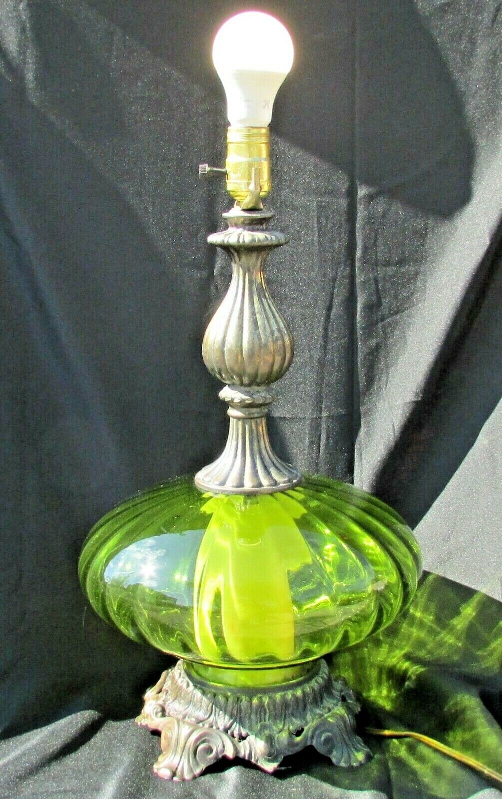 Vintage MID CENTURY HOLLYWOOD REGENCY GREEN OPTIC GLASS TABLE LAMP