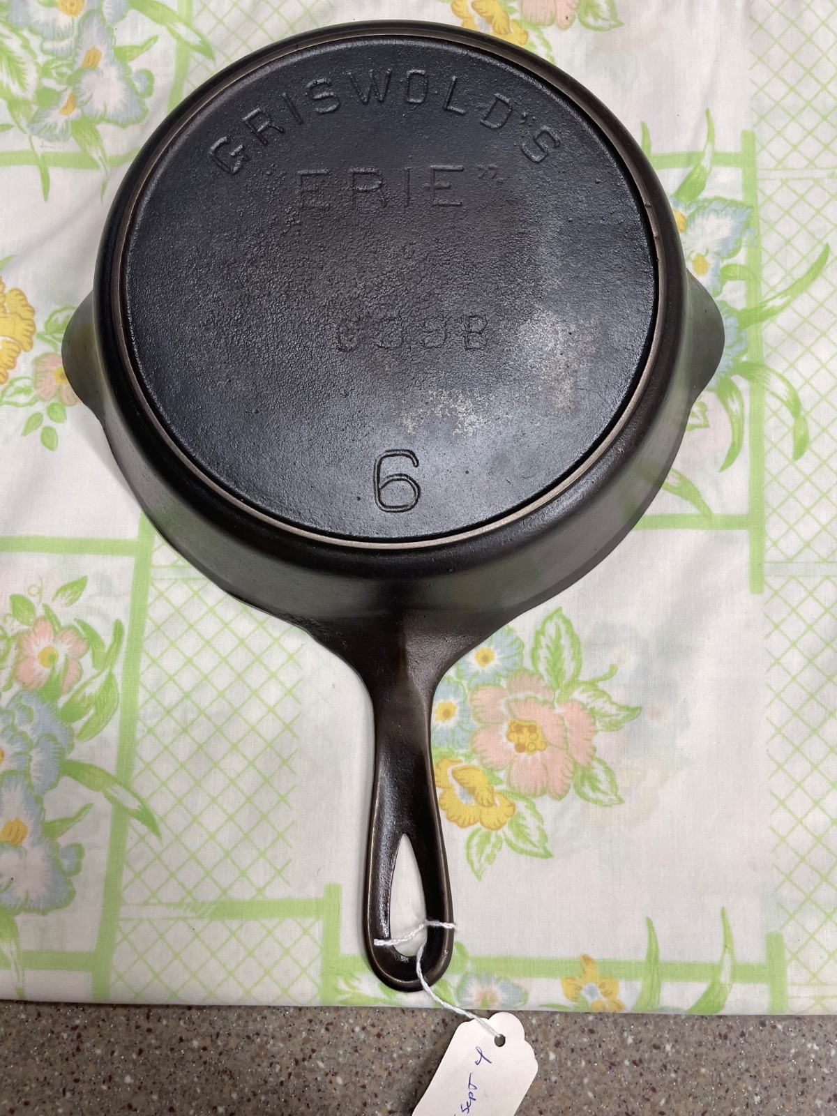 GRISWOLD\'S ERIE #6 Cast Iron Skillet