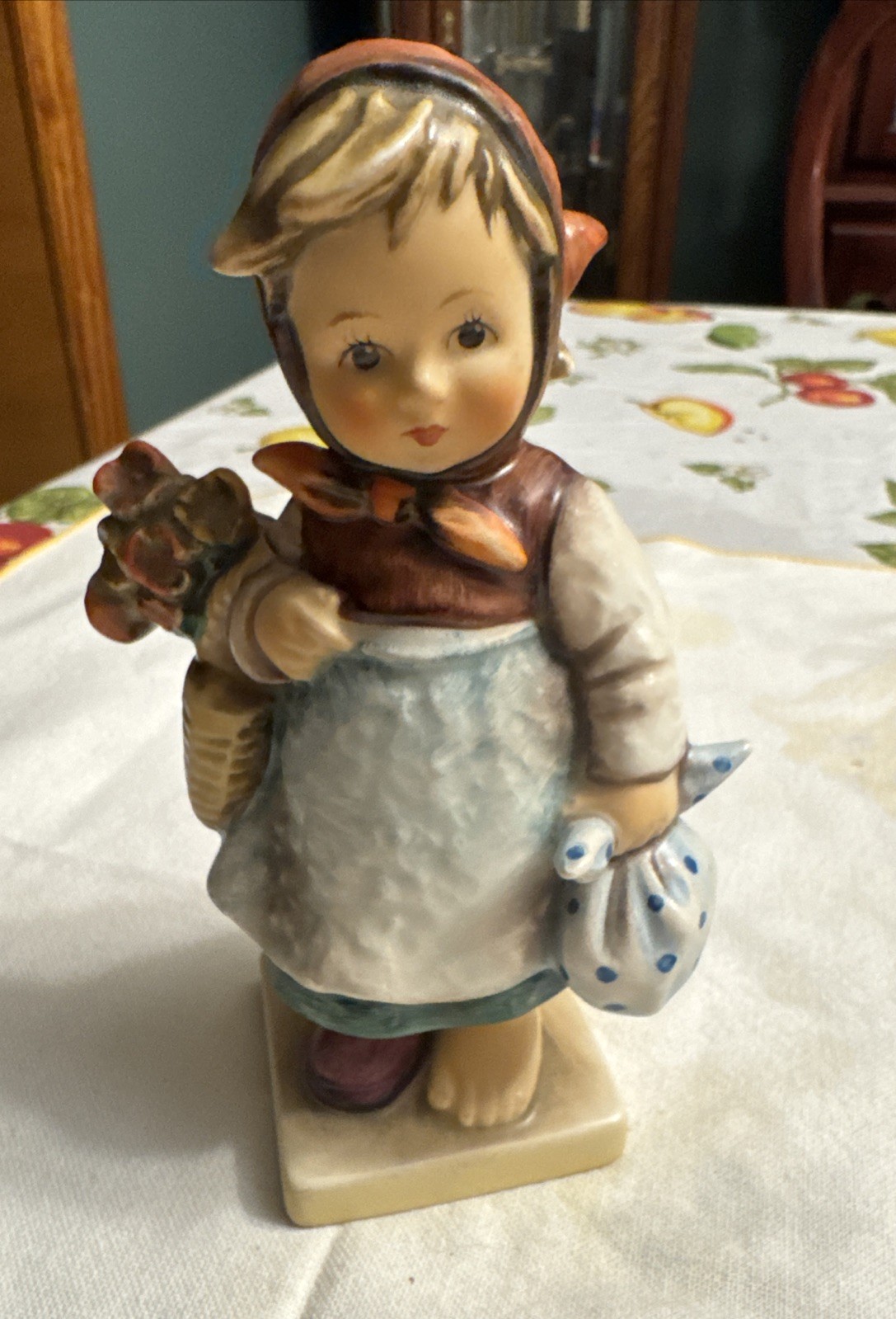 Goebel M.J. Hummel Weary Wanderer #204 West Germany Figurine TMK-4 Goebel M.J. Hummel Weary Wanderer #204 West Germany Figurine TMK-4