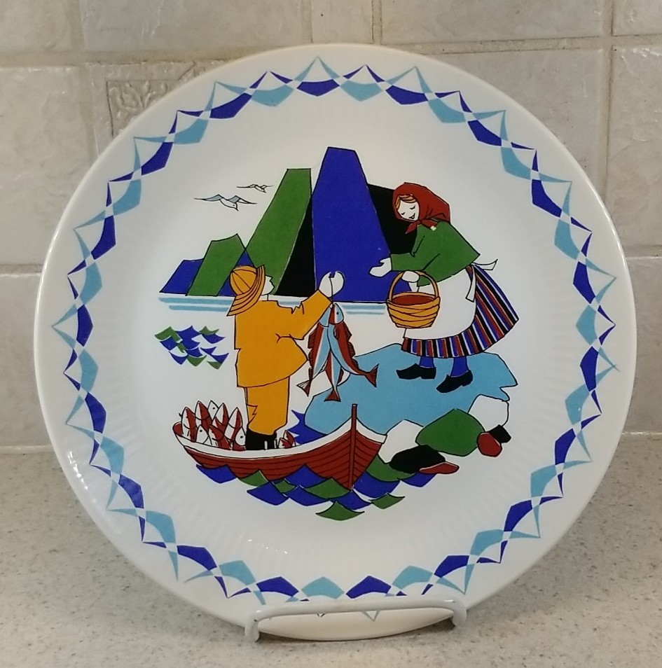 Vintage Figgjo Torskefiske Fisherman with Catch Dinner Plate 9 3/8\ Vintage Figgjo Torskefiske Fisherman with Catch Dinner Plate 9 3/8\