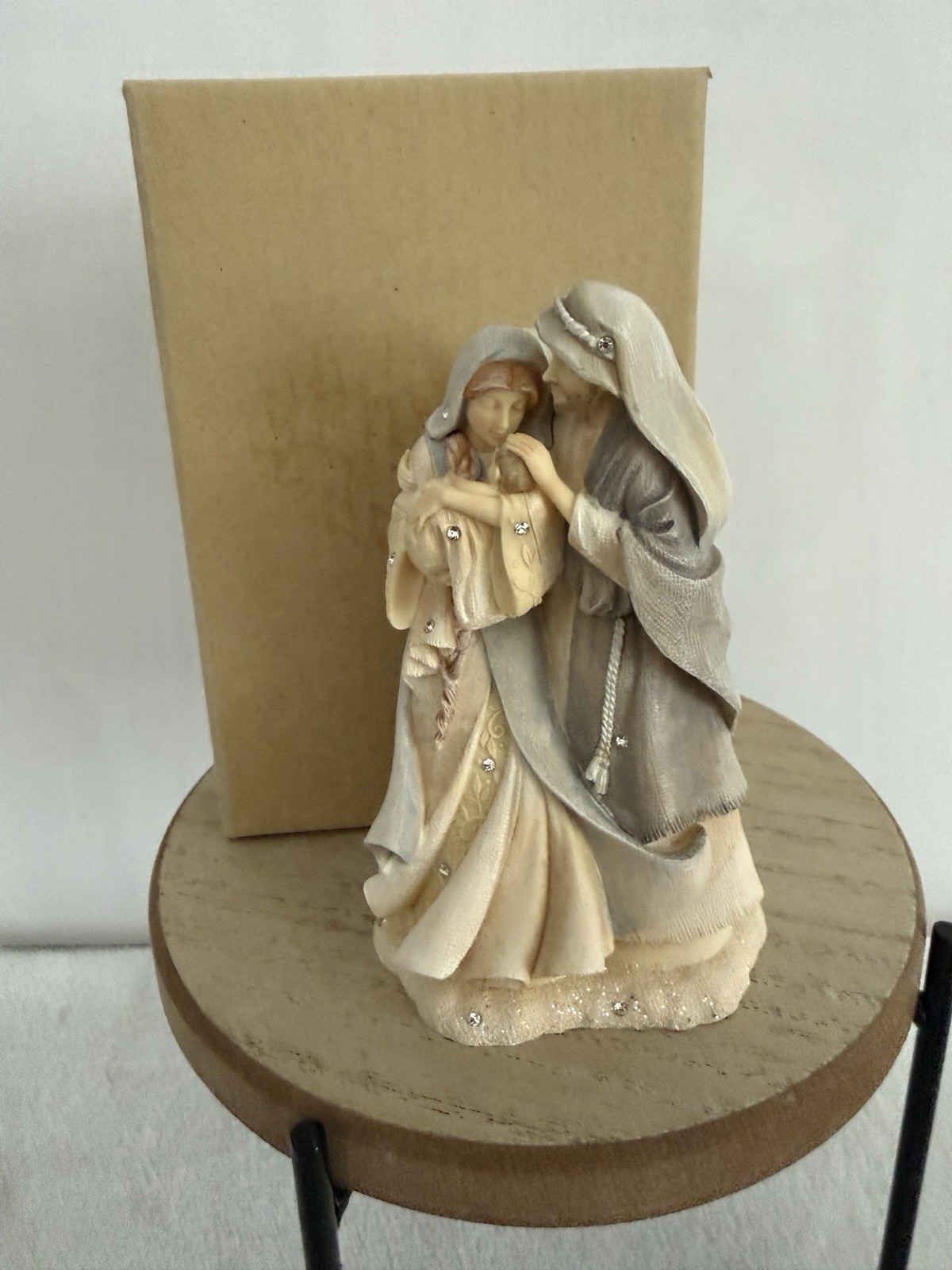 Foundations by ENESCO 6016863 HOLY FAMILY Resin Figurine Karen Hahn