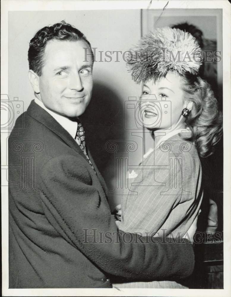 1946 Press Photo Actors Billy Blakewell and fiancee Jennifer Holt in Hollywood