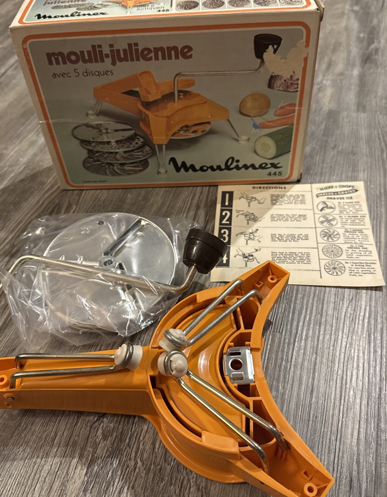 Vintage Moulinex 445 Mouli-Julienne 5 Discs Slicer Shredder Orange W Box MCM Vintage Moulinex 445 Mouli-Julienne 5 Discs Slicer Shredder Orange W Box MCM