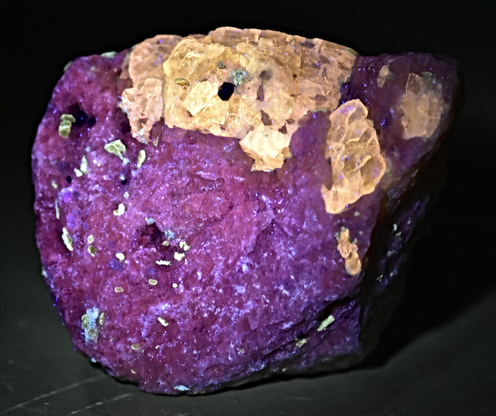 118 Gm Natural Fluorescent Marialite Scapolite With Phlogopite On Calcite Matrix