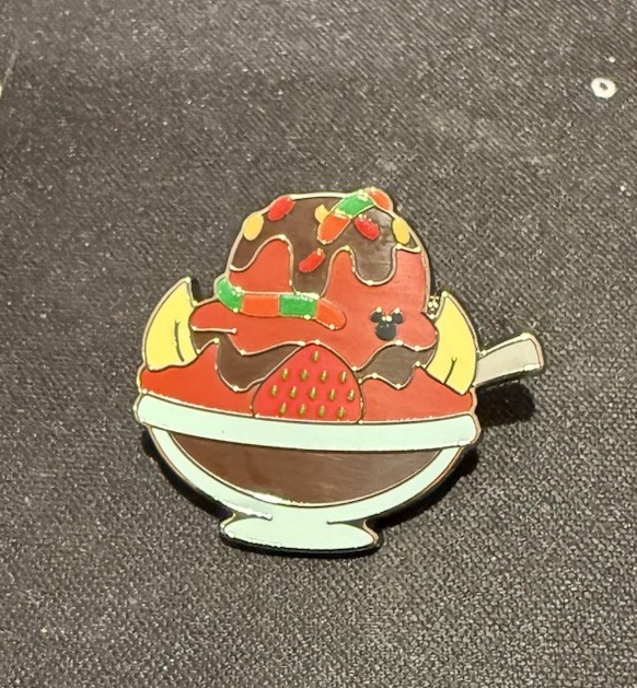 Disney - Disneyland Hidden Mickey Pin Wave B Sundaes - Pumba Disney - Disneyland Hidden Mickey Pin Wave B Sundaes - Pumba