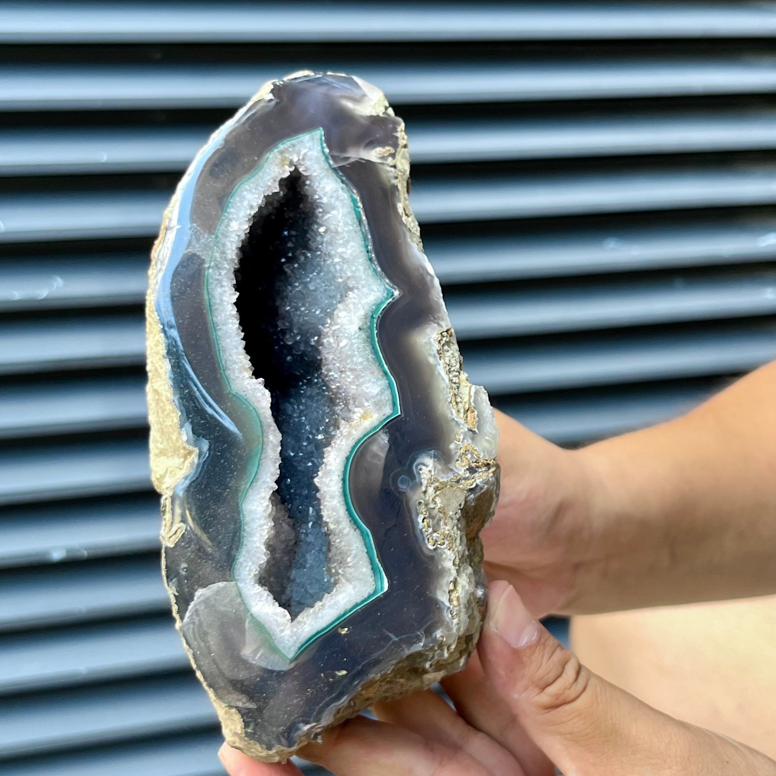 4.2 lb  Natural crystal Geode Cave Reiki Healing Meditation Altar Decor