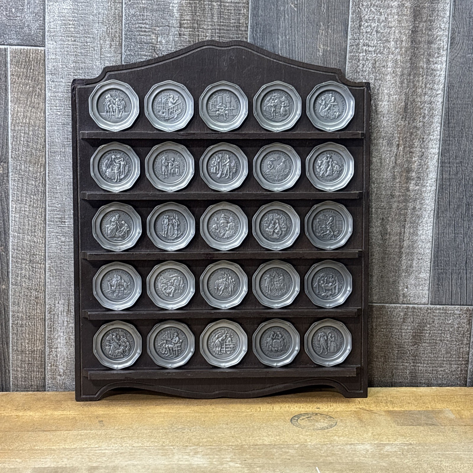 Vintage Franklin Mint Poor Richard\'s Almanac 25 Miniature Pewter Plates w/ Rack Vintage Franklin Mint Poor Richard\'s Almanac 25 Miniature Pewter Plates w/ Rack
