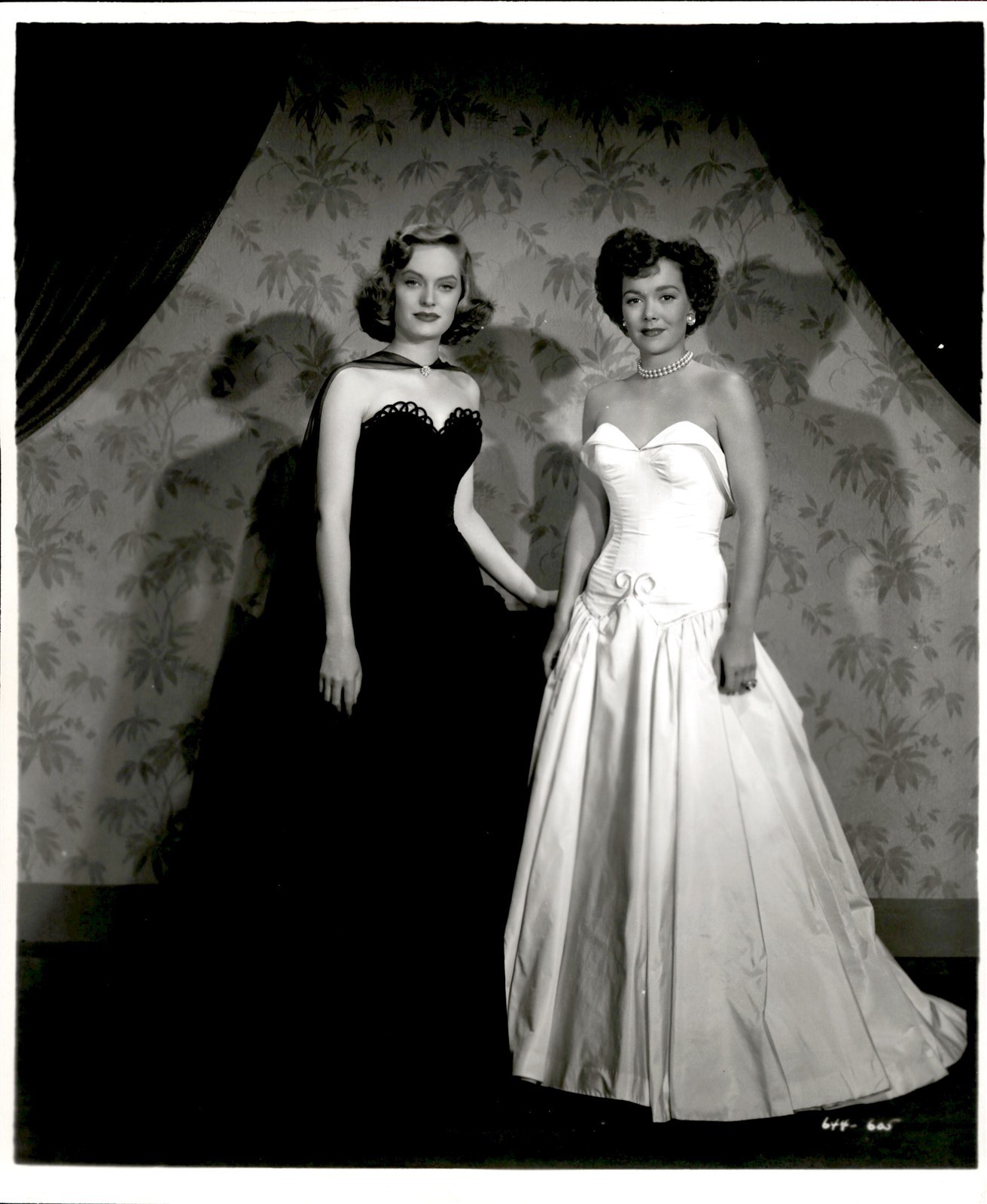 CGE45 1946 Original Photo ALEXIS SMITH IN DRESS FROM \