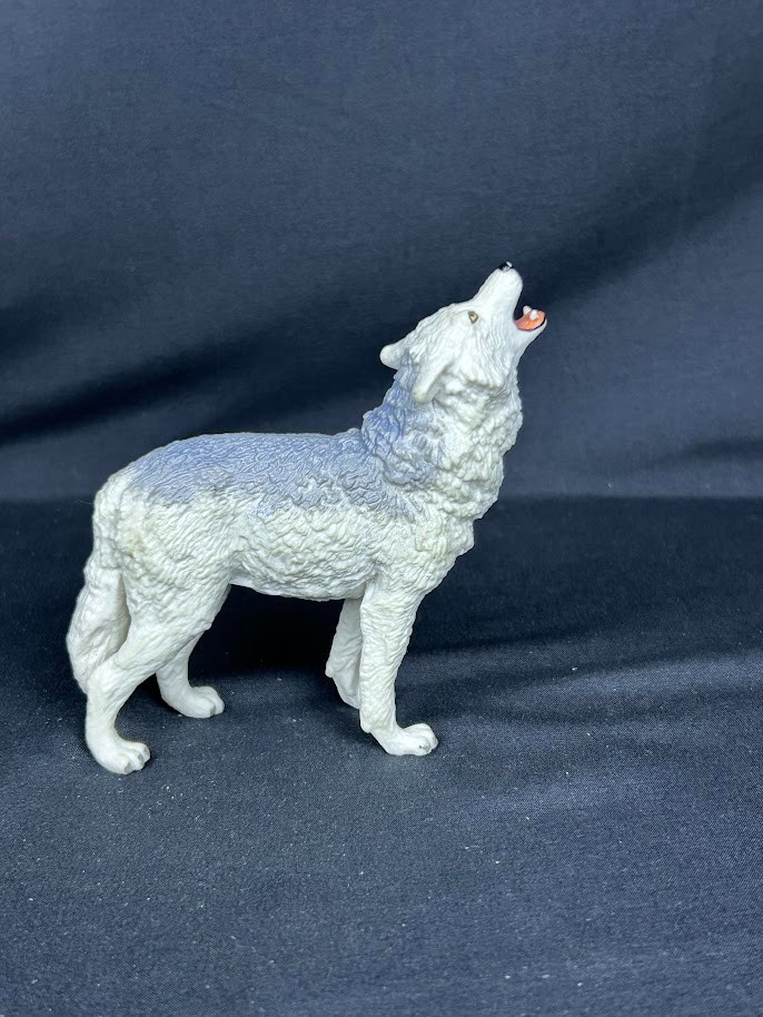 Vintage Timber Wolf Howling Wildlife Figure 1990 Safari Ltd
