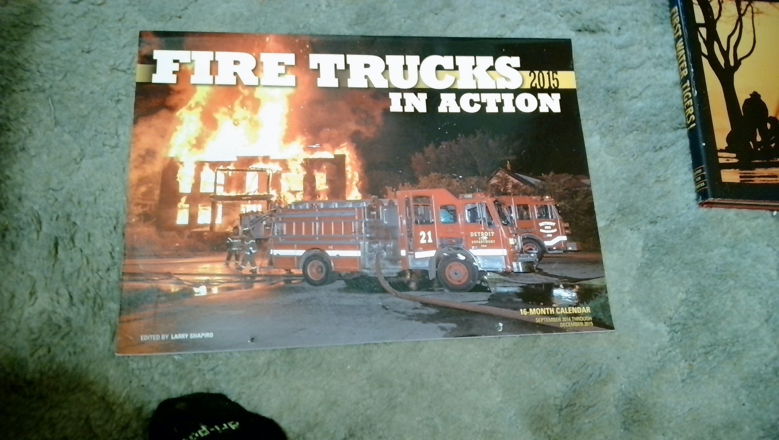 FIREFIGHTING CALENDAR - FIRE TRUCK IN ACTION 2015 - UNUSED