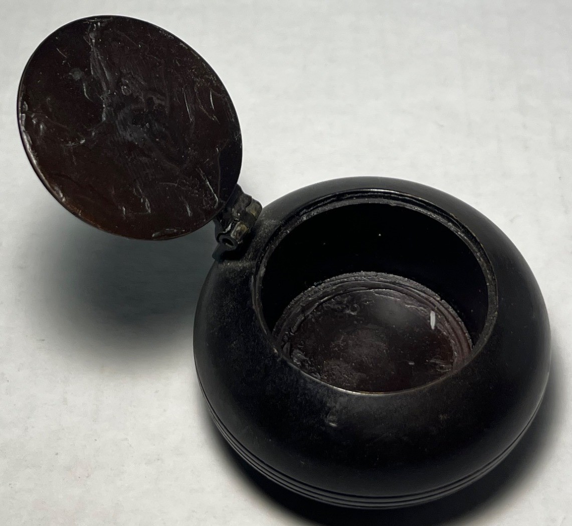 Vintage Black Hinged Lid Ashtray Round Tabletop Smokeless Ash Receiver