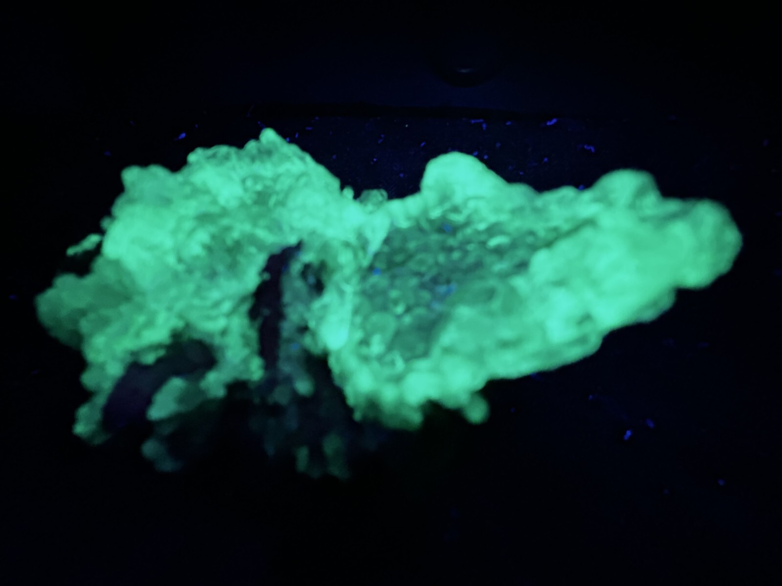 KB:  FANTASTIC BRIGHT SW FL BRIGHT GREEN CLEAR GLASSY HYALITE FROM HUNGARY