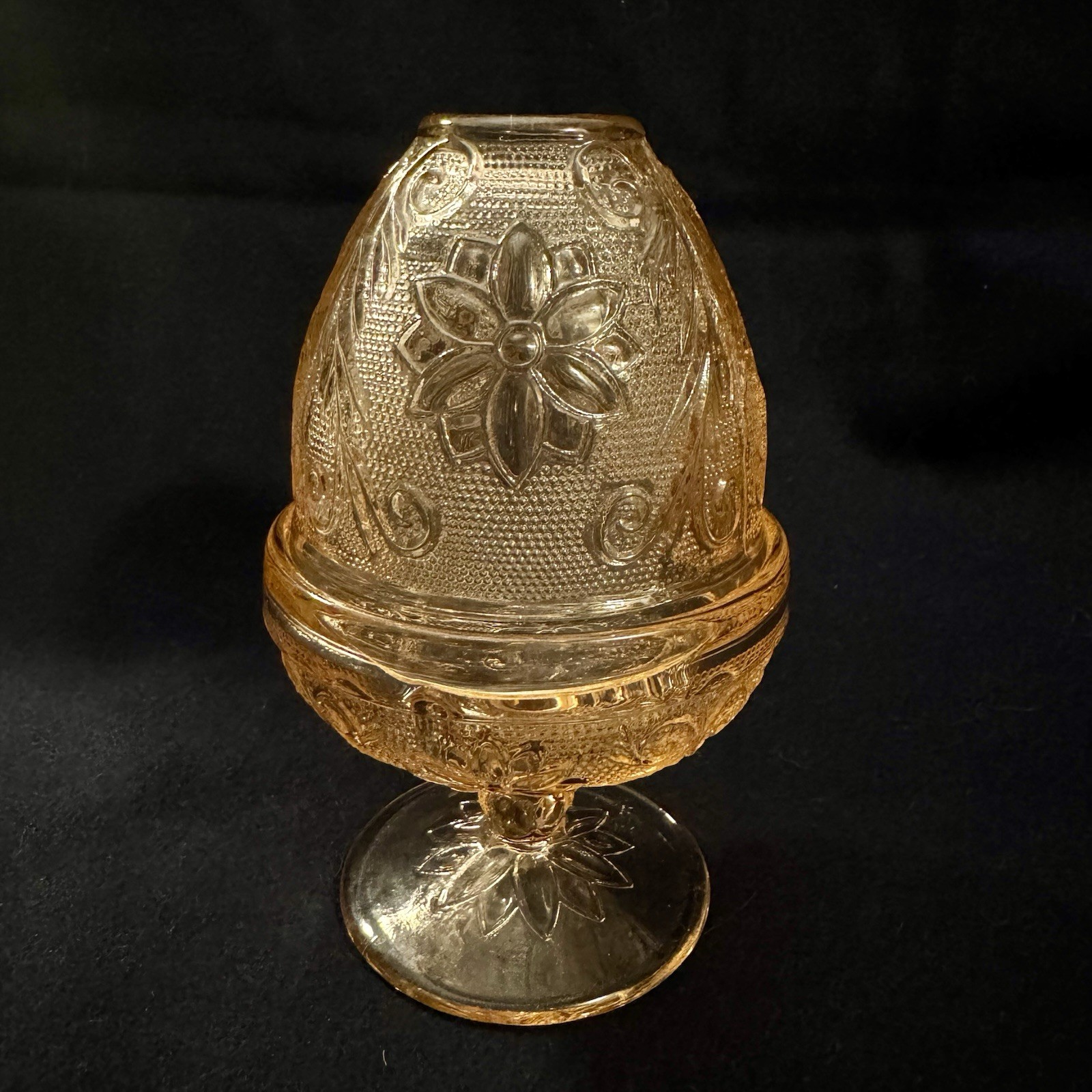 Excellent Indiana Glass Tiara Pedestal Fairy Lamp Chantilly Pink Daisy Pattern