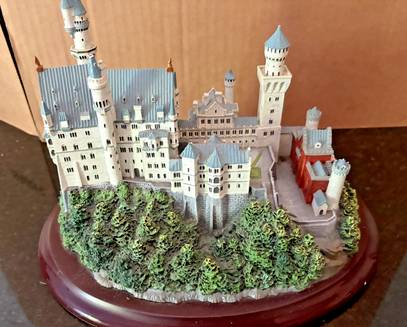 1994 Lenox Neuschwanstein Great Castles of the World Bavaria Castle Figurine 1994 Lenox Neuschwanstein Great Castles of the World Bavaria Castle Figurine