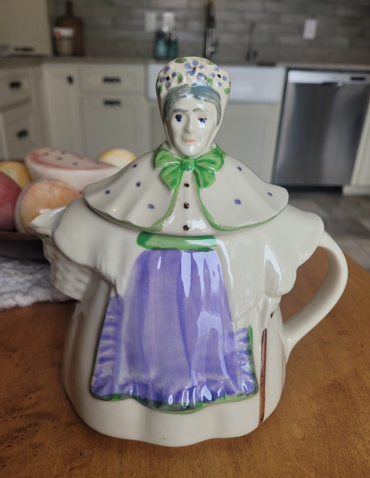 Shawnee Granny Ann Teapot With Light Purple Apron. Mid Century, 40\'s ? Adorable