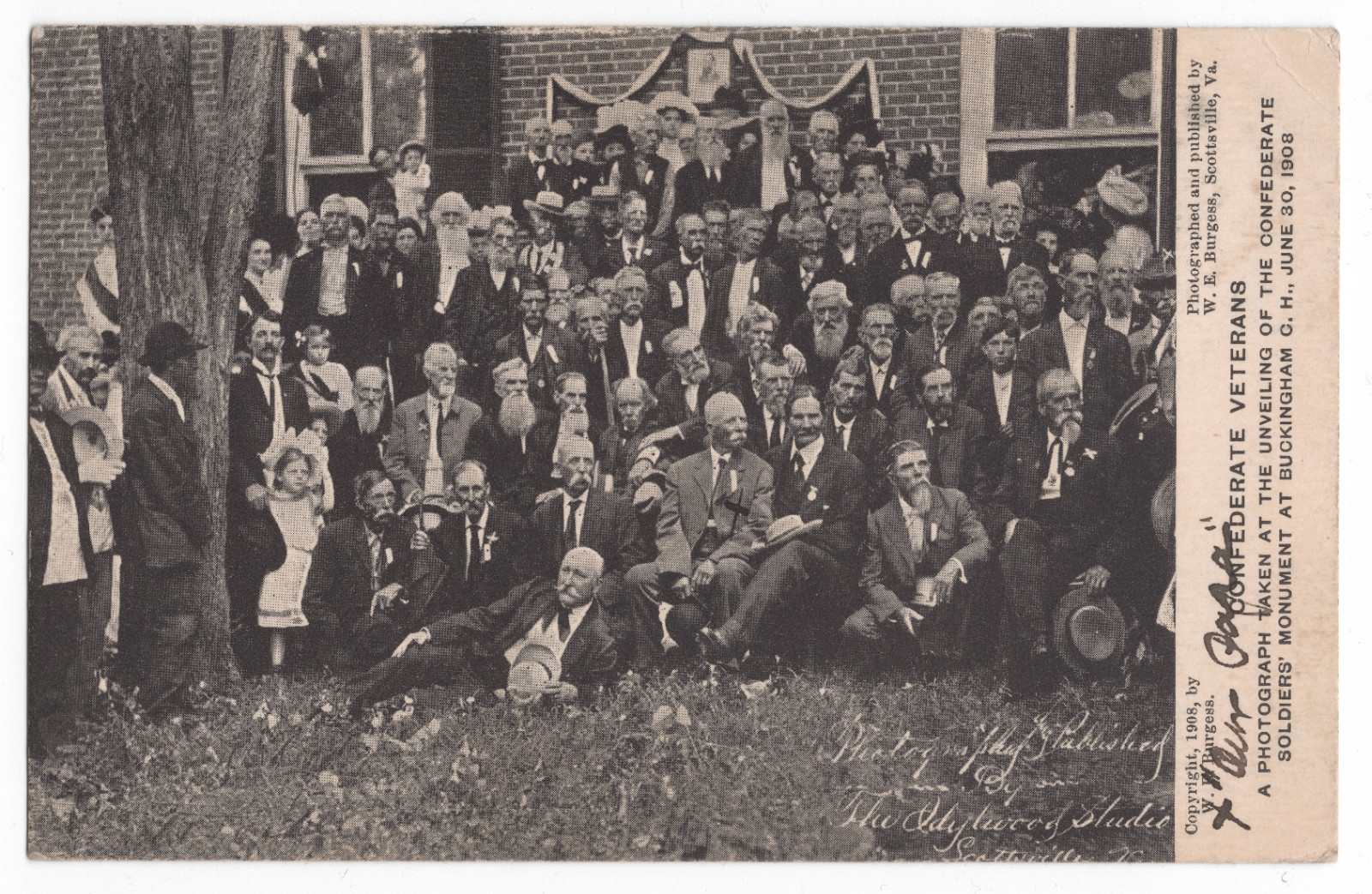 VETERANS AT THE MONUMENT BUCKINGHAM, VA COURTHOUSE W.E. BURGESS POSTCARD 1908