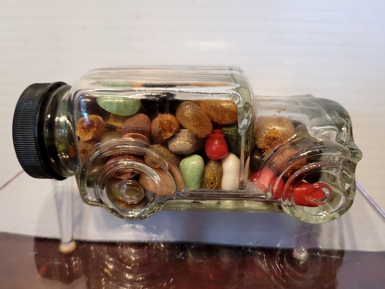 VINTAGE CLEAR 1930\'S SEDAN CAR GLASS CANDY CONTAINER  w/ BLACK CLOSURE & PRODUCT
