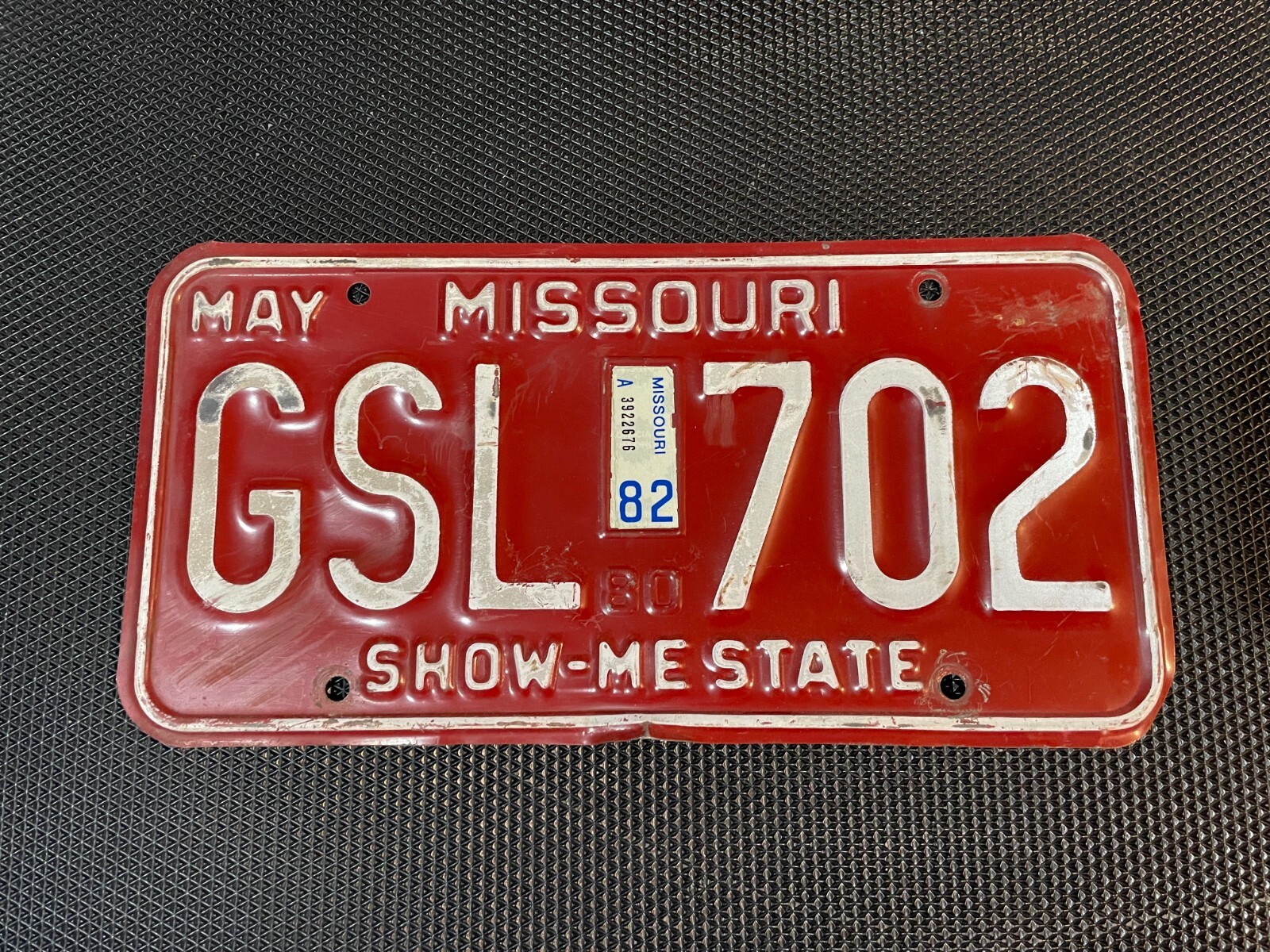 MISSOURI LICENSE PLATE 1982 MAY GSL  702