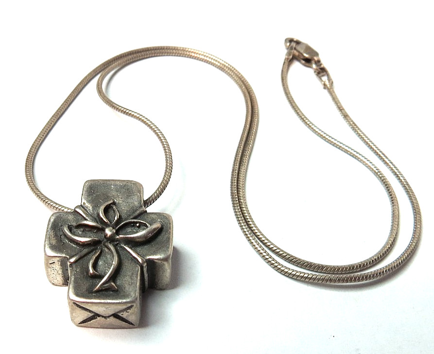 VTG CROSS JESUS CHRIST 925 STERLING SILVER PENDANT NECKLACE CHAIN 16 1/2\ VTG CROSS JESUS CHRIST 925 STERLING SILVER PENDANT NECKLACE CHAIN 16 1/2\