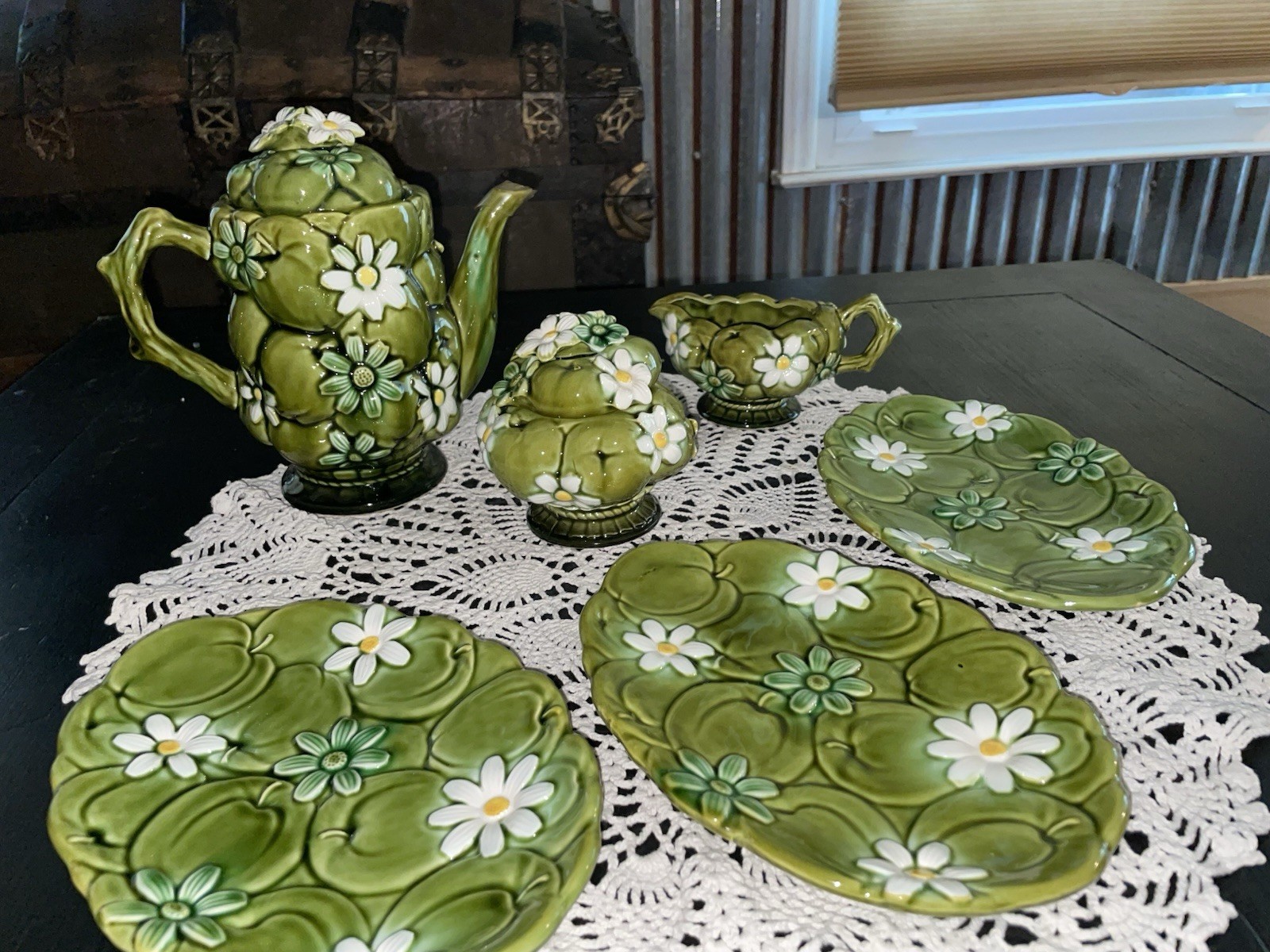 Inarco 1967 Green Apples And Daisies Pitcher, Sugar+Gravy bowl &Plates Set Inarco 1967 Green Apples And Daisies Pitcher, Sugar+Gravy bowl &Plates Set