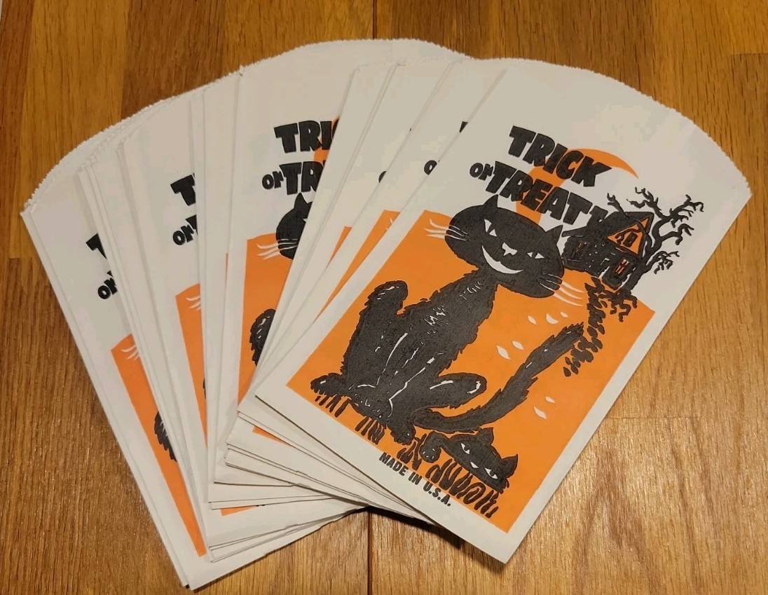 VTG NEW BLACK CAT HALLOWEEN TRICK OR TREAT PAPER CANDY BAGS 21 BAGS 6\