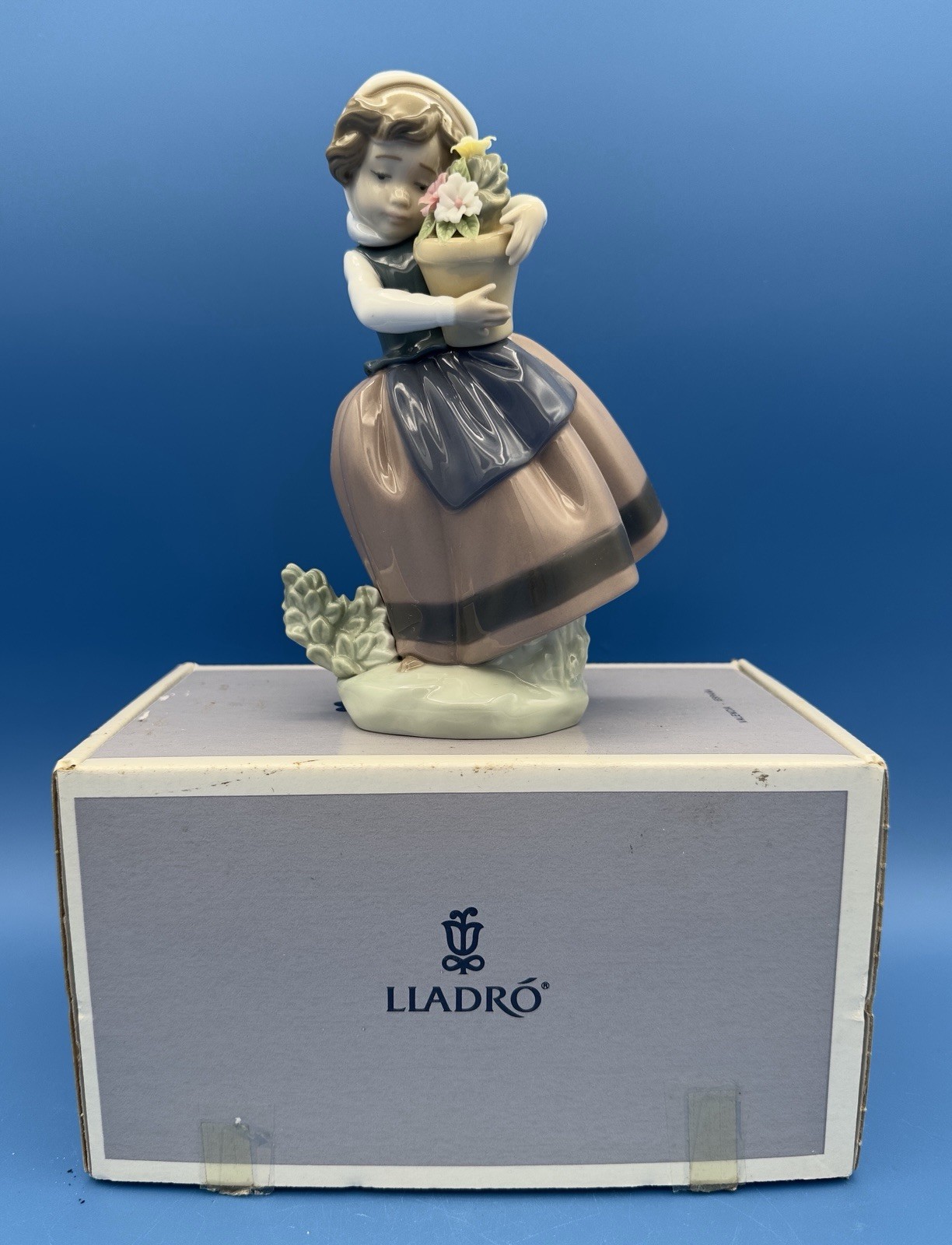Lladro Porcelain Figurine - Spring is Here - 5223 - MINT with Box - Retired