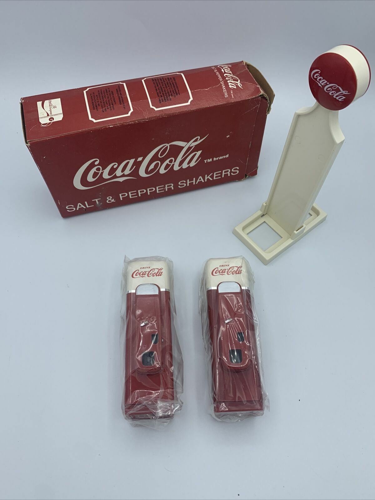 NEW COCA-COLA VENDING MACHINE SALT AND PEPPER SHAKERS 1993 UNIQUE COKE