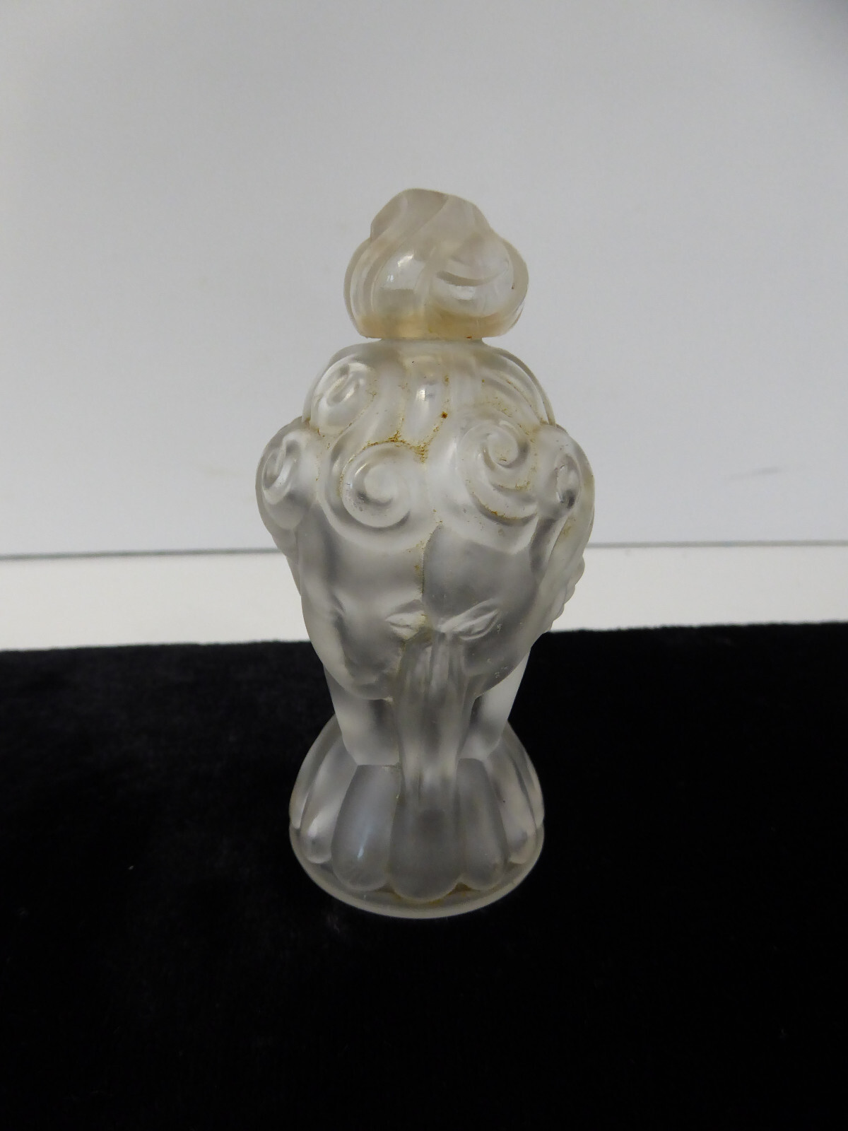 Elizabeth Arden Perfume Bottle On Dit