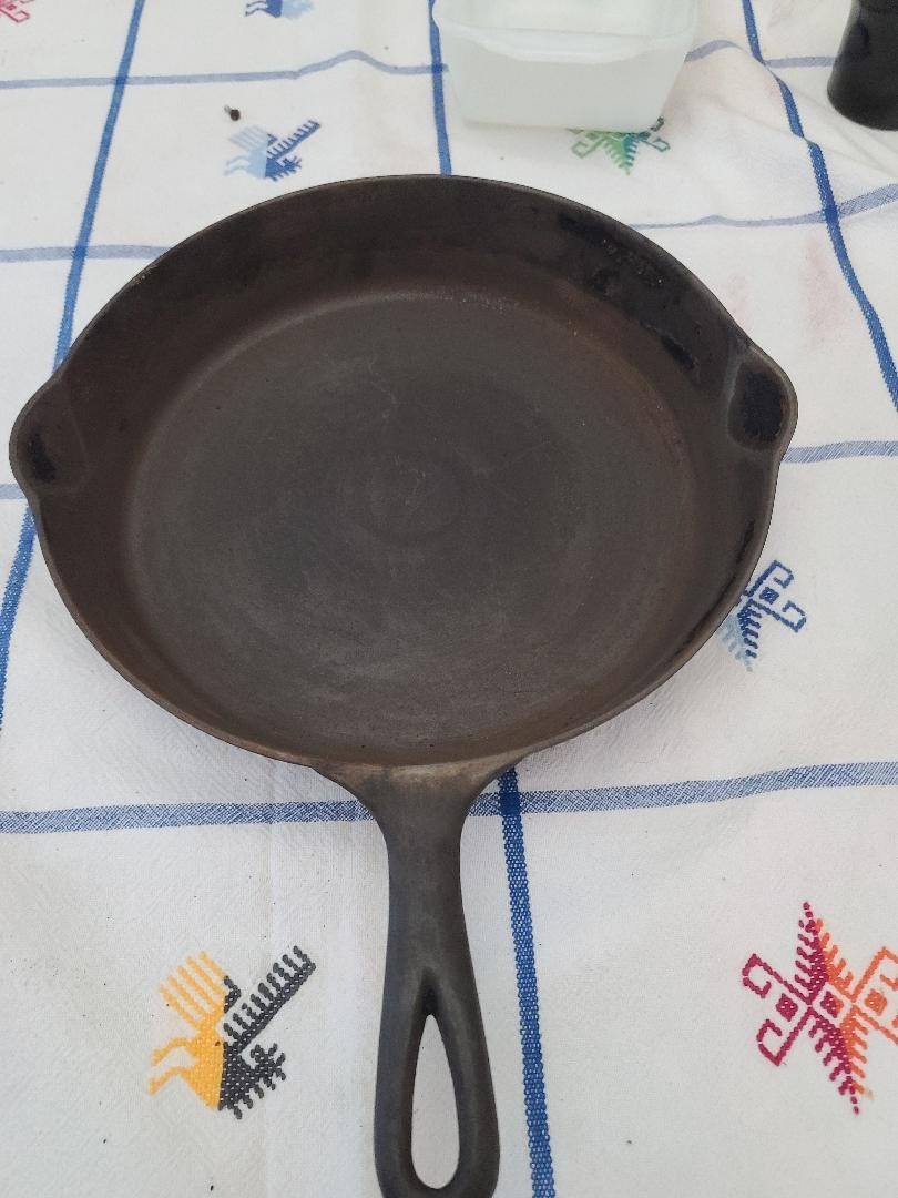 Antique ERIE #9 Cast Iron (Pre Griswold) Skillet No Cracks No Wobble Late 1800s Antique ERIE #9 Cast Iron (Pre Griswold) Skillet No Cracks No Wobble Late 1800s
