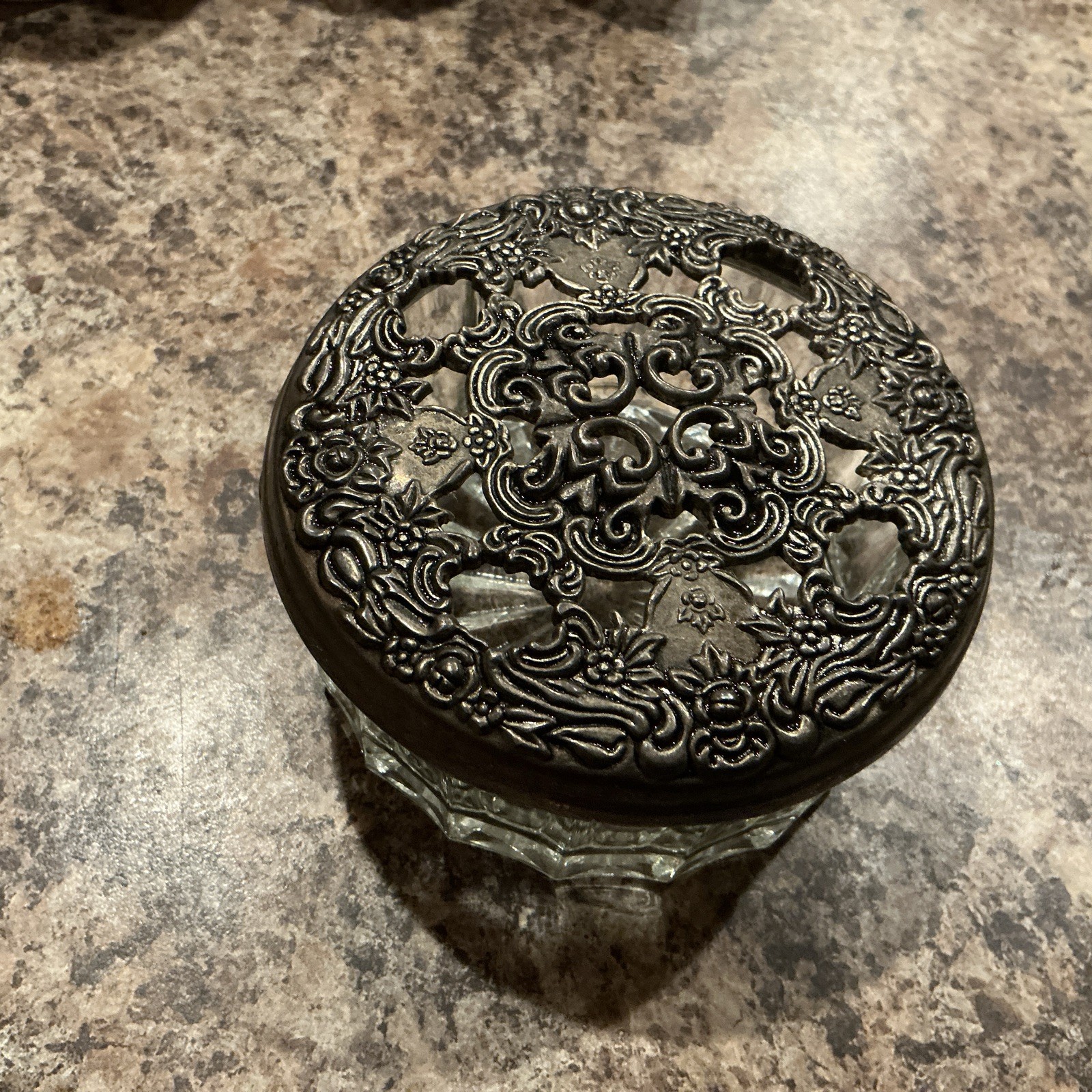 Vintage Vanity- Powder Box/ Potpourri Jar/bowl