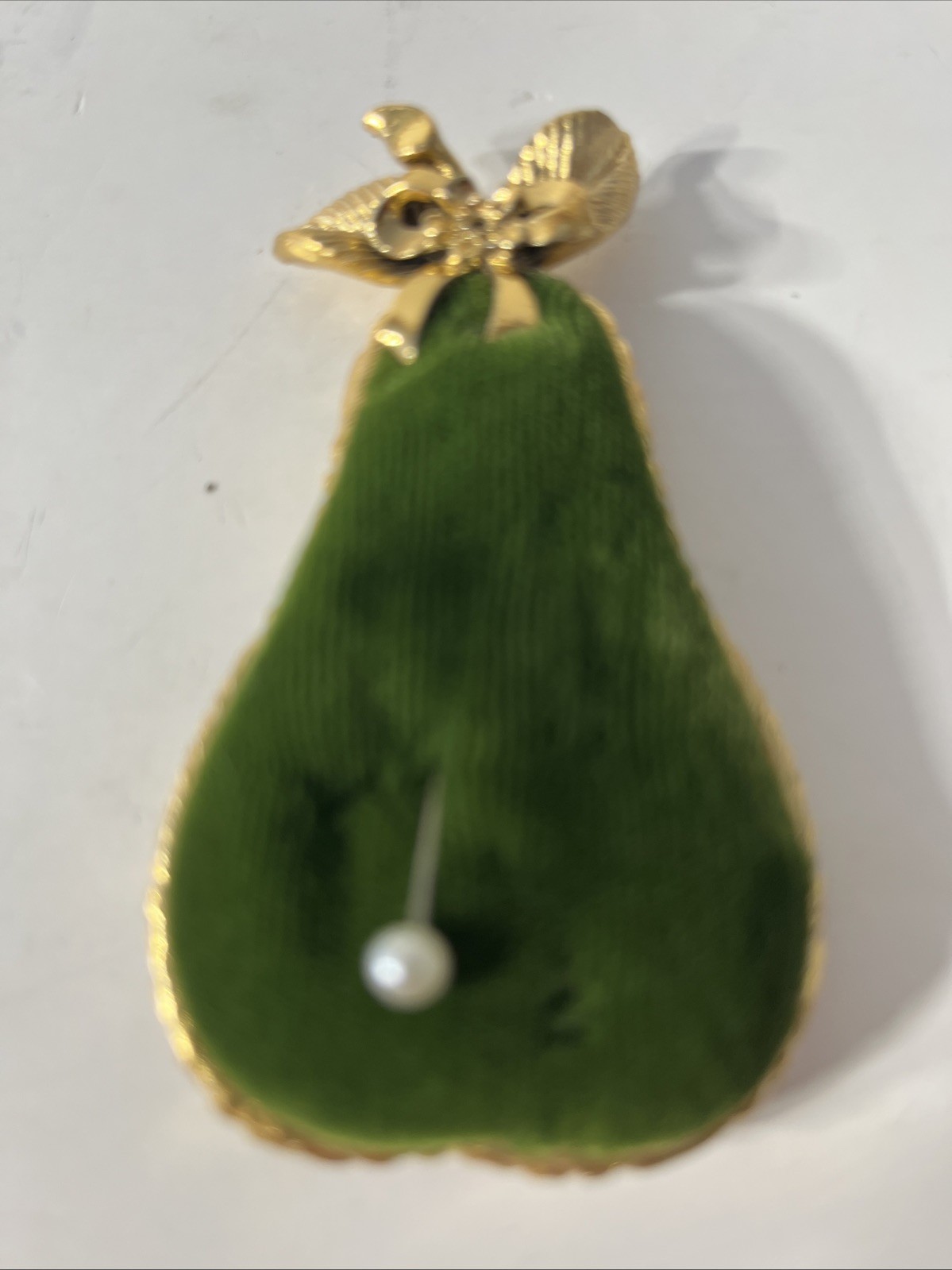 RARE Vintage 50\'s Green Toned Metal Pear Velvet Sewing Pin Cushion Art deco RARE Vintage 50\'s Green Toned Metal Pear Velvet Sewing Pin Cushion Art deco