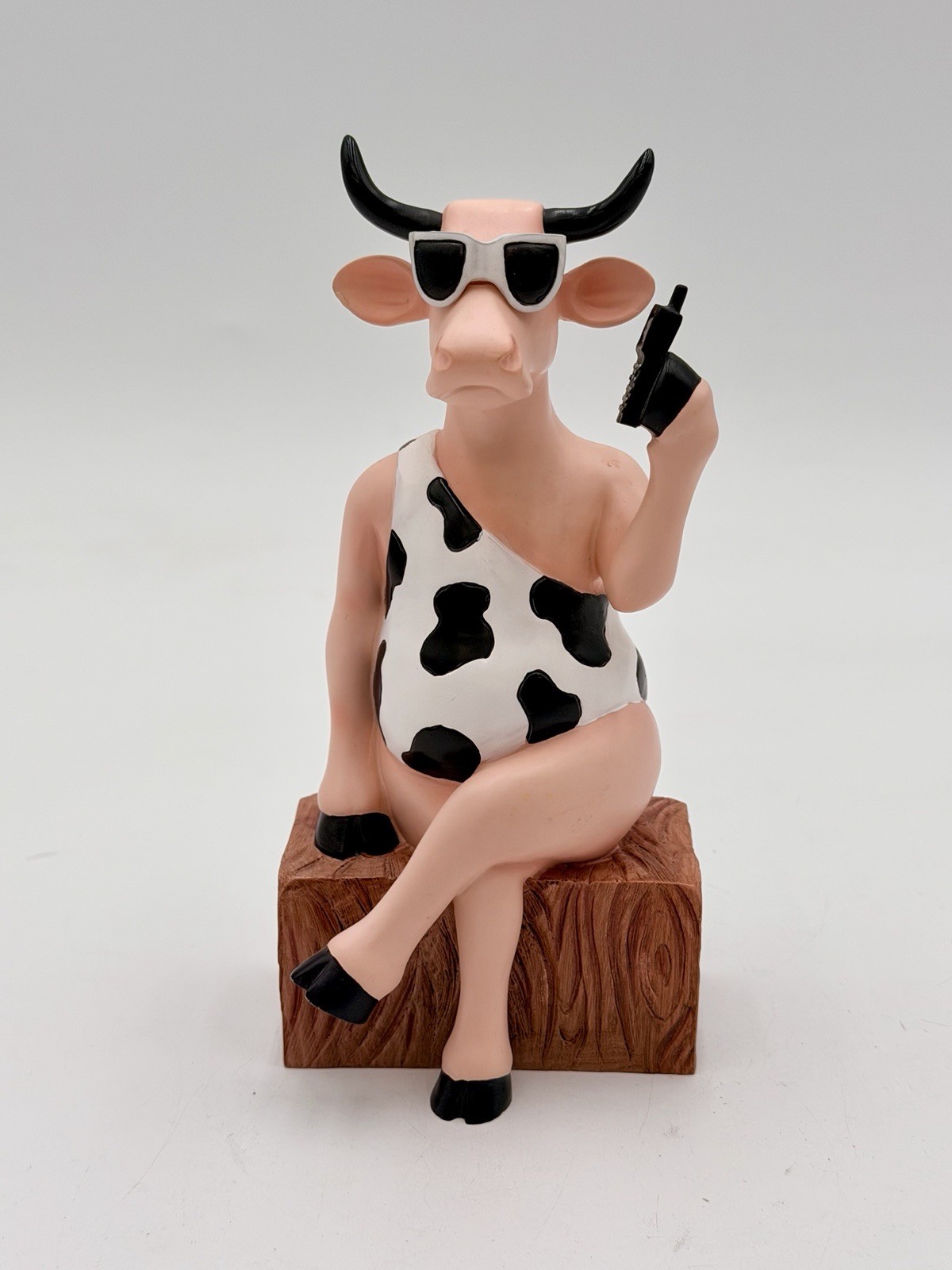 Cowparade - Call Me Now - Cow 7766 Figurine 2009 Sun Glasses Cell Phone LE GC